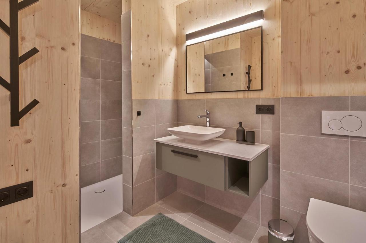 Black Forest Lodges - Gehobene Ferienwohnungen Mit Privatsaunas Tulfes Extérieur photo