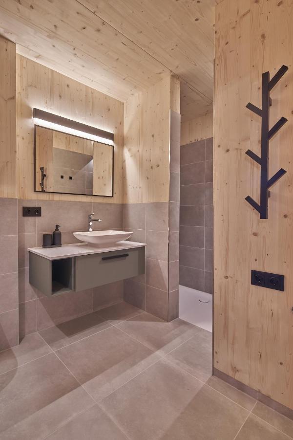 Black Forest Lodges - Gehobene Ferienwohnungen Mit Privatsaunas Tulfes Extérieur photo
